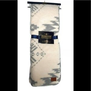 PENDLETON Sherpa Aztec throw